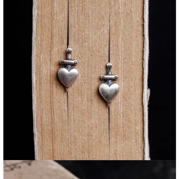 Single Accent 925 Sterling silver retro punk piercing heart sword stud earring - Picture 2 of 6